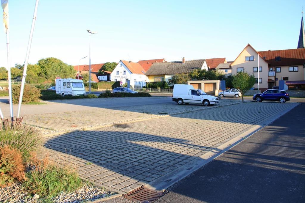 Landgasthof Frankentor Wasserlosen ภายนอก รูปภาพ